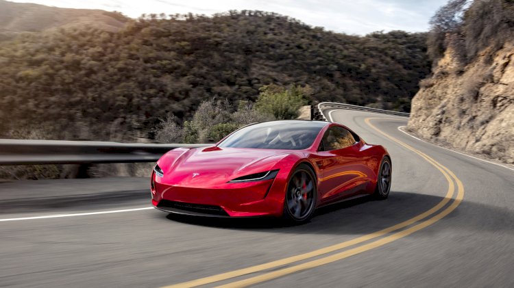 Tesla interrompe reservas do Roadster e remove informações da série Founders do site